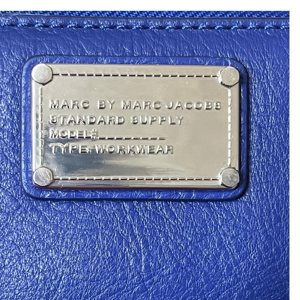 EUC Marc by Marc Jacobs Cobalt Blue Leather Zip Around Classic Q Wallet Wristlet - Picture 12 of 12